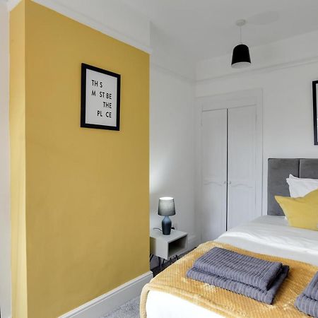 Spacious Three Bedroom House - Free Parking & Wifi Челмсфорд Экстерьер фото